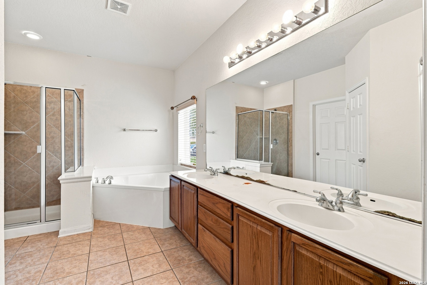 718 Desert Bluff San Antonio TX 78258