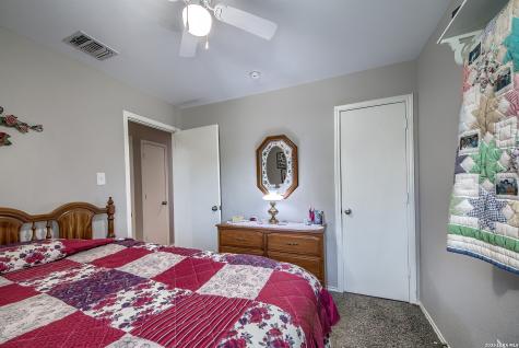 5709 Pingway Schertz TX 78108