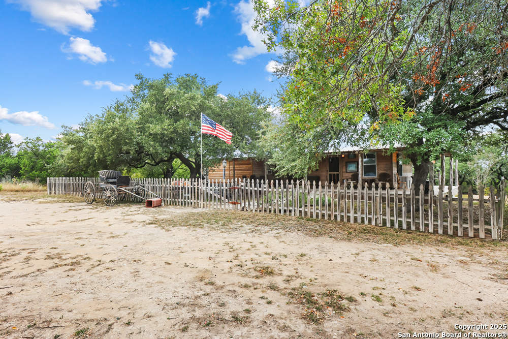 596 Oakridge Lane Pipe Creek TX 78063