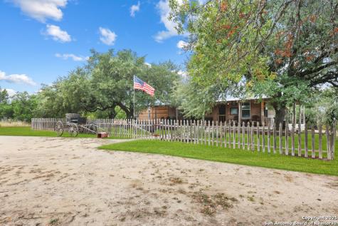 596 Oakridge Lane Pipe Creek TX 78063