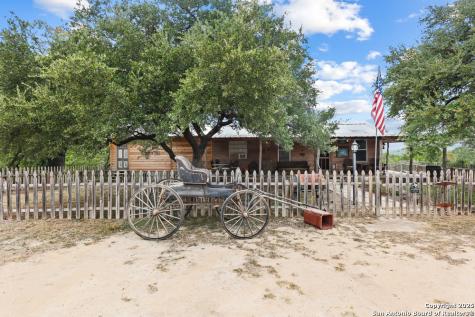 596 Oakridge Lane Pipe Creek TX 78063