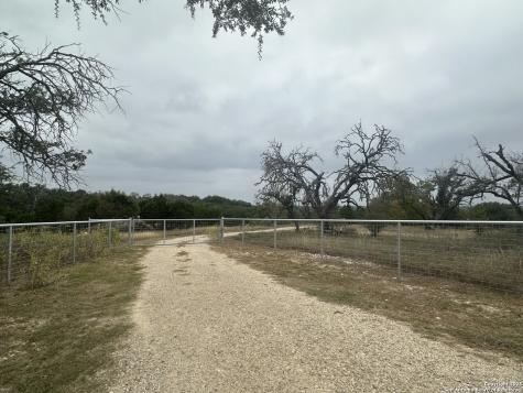 596 Oakridge Lane Pipe Creek TX 78063