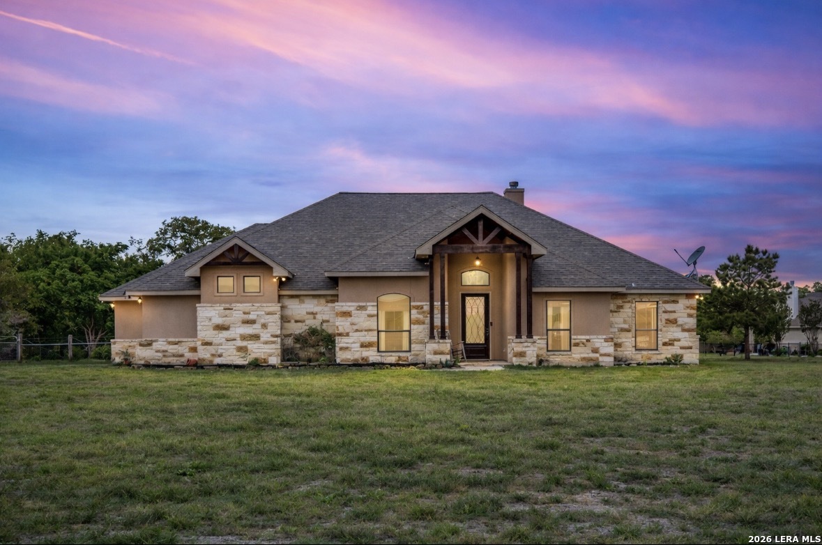 112 S Abrego Crossing Floresville TX 78114