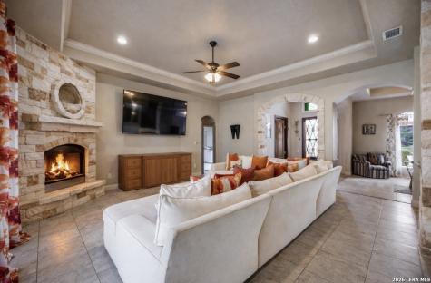 112 S Abrego Crossing Floresville TX 78114