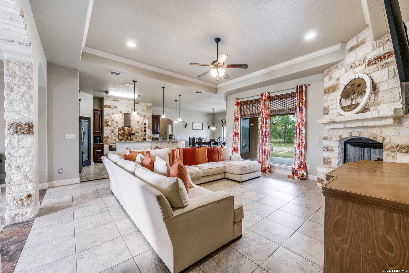 112 S Abrego Crossing Floresville TX 78114