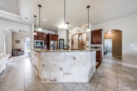 112 S Abrego Crossing Floresville TX 78114