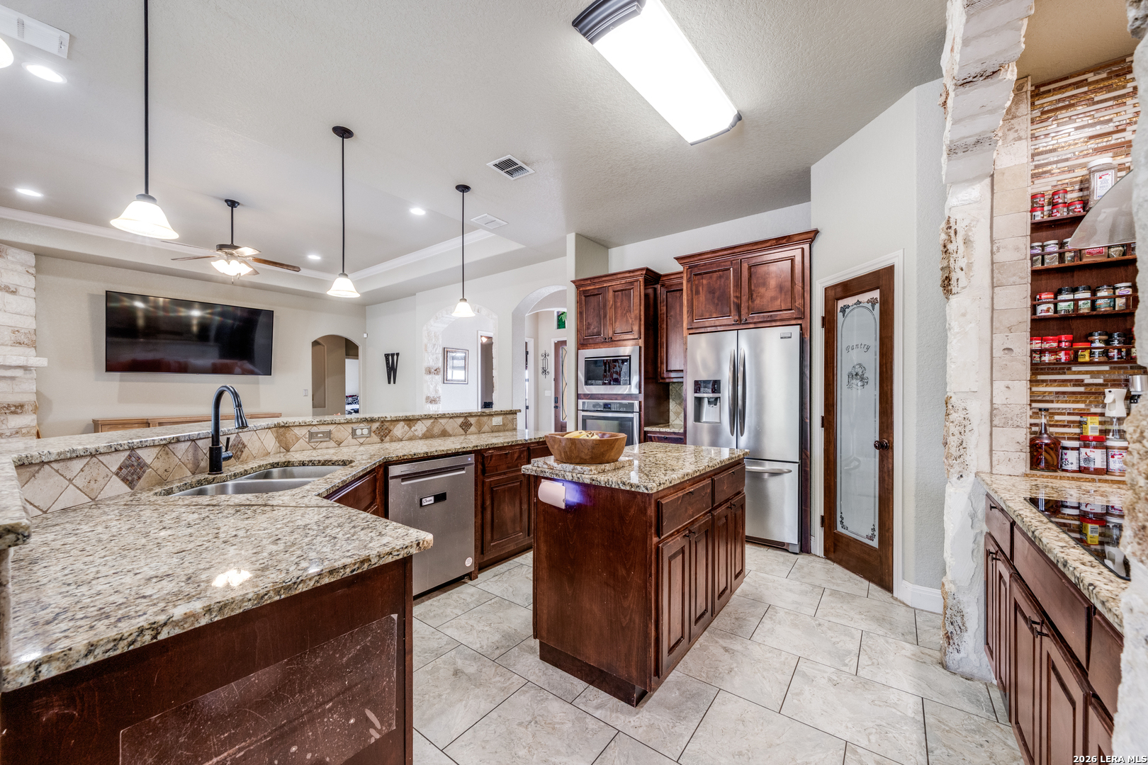 112 S Abrego Crossing Floresville TX 78114