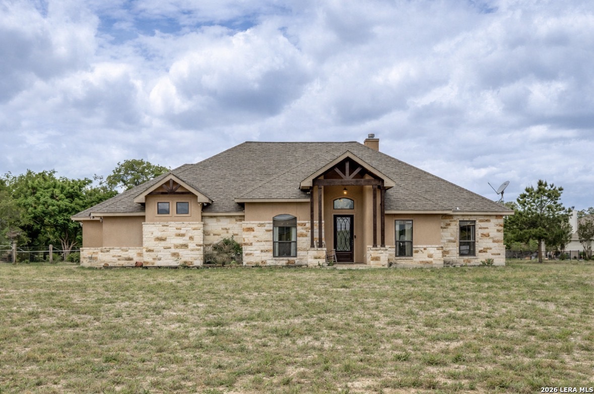 112 S Abrego Crossing Floresville TX 78114