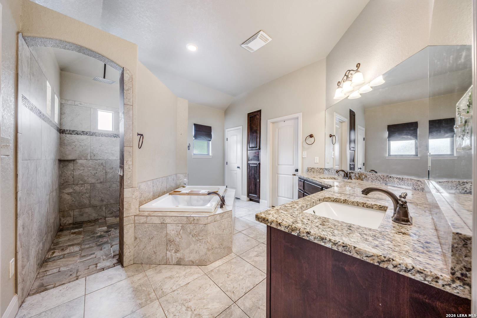 112 S Abrego Crossing Floresville TX 78114