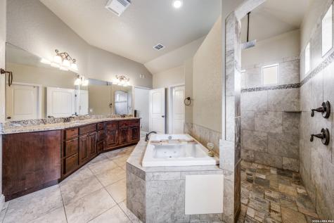 112 S Abrego Crossing Floresville TX 78114