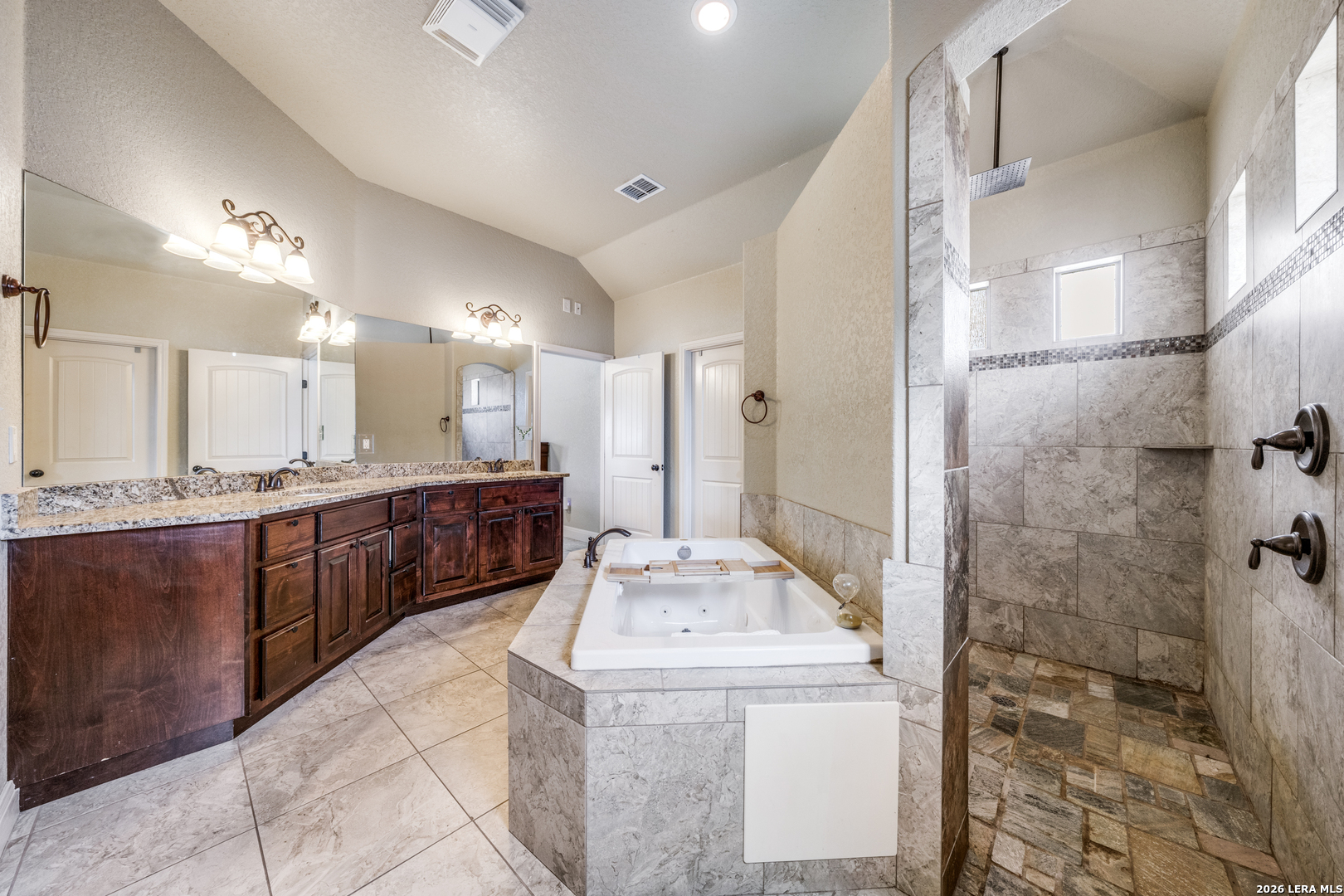 112 S Abrego Crossing Floresville TX 78114