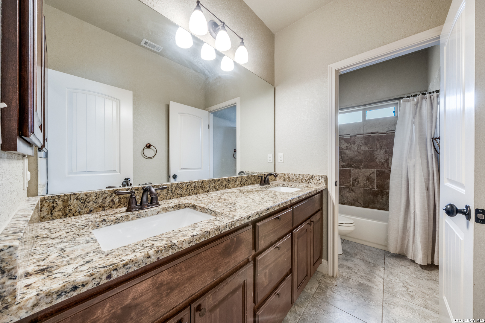 112 S Abrego Crossing Floresville TX 78114