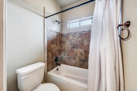 112 S Abrego Crossing Floresville TX 78114