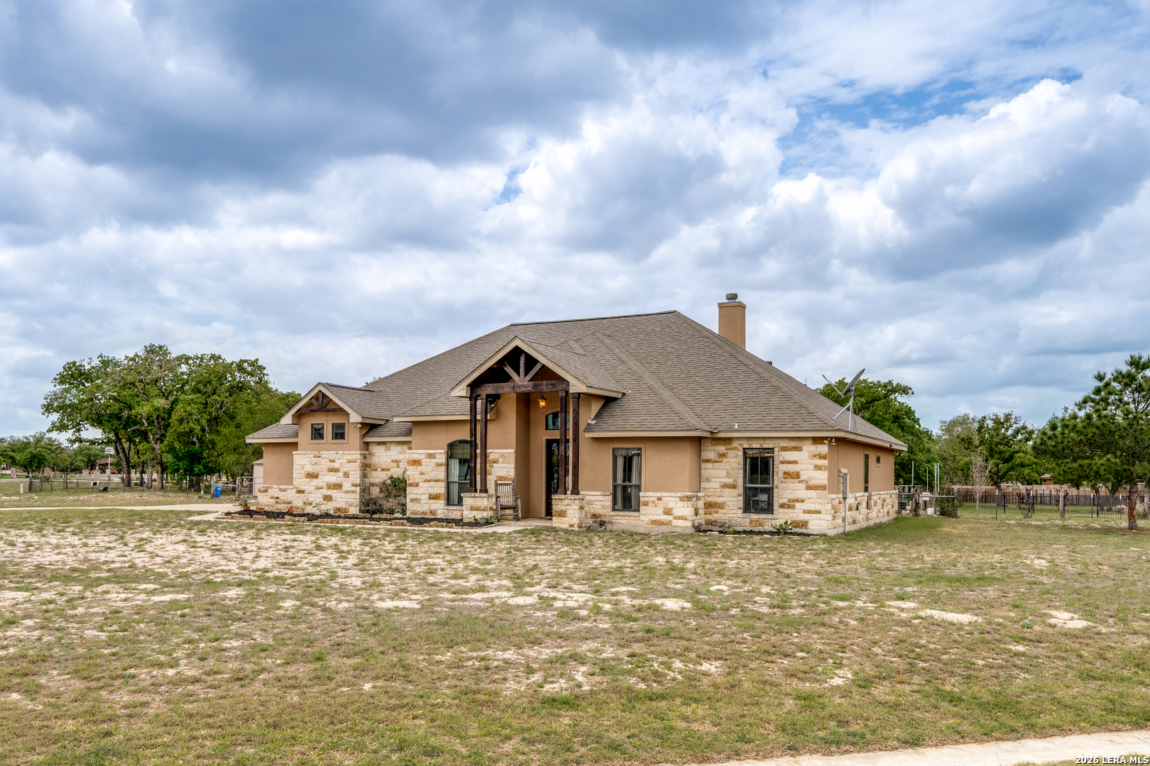 112 S Abrego Crossing Floresville TX 78114