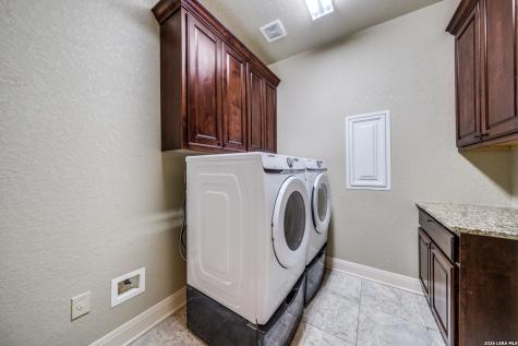 112 S Abrego Crossing Floresville TX 78114
