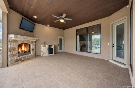 112 S Abrego Crossing Floresville TX 78114