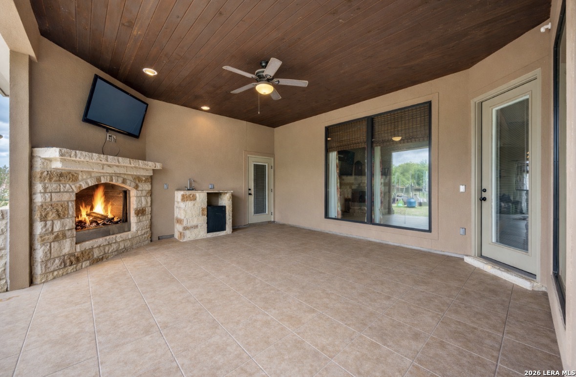112 S Abrego Crossing Floresville TX 78114