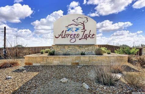 112 S Abrego Crossing Floresville TX 78114