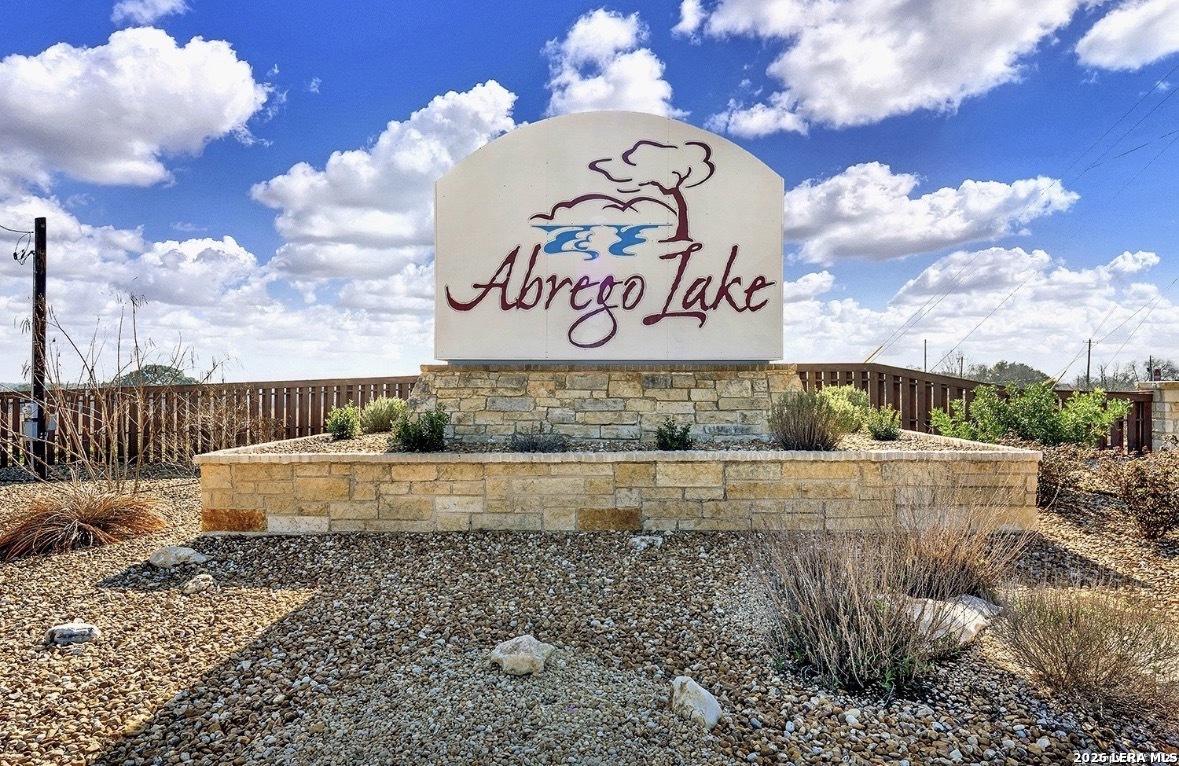 112 S Abrego Crossing Floresville TX 78114