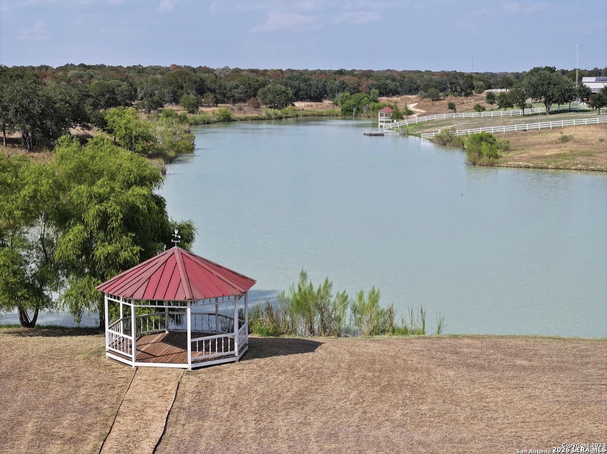 112 S Abrego Crossing Floresville TX 78114