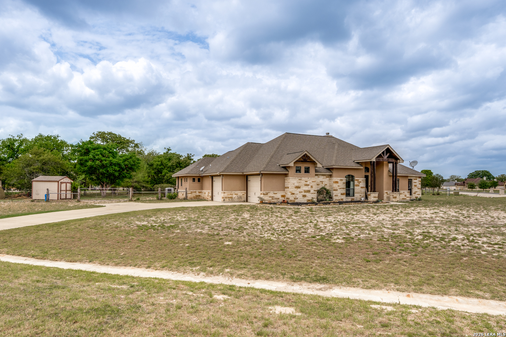 112 S Abrego Crossing Floresville TX 78114