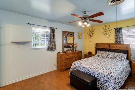4422 Bikini Drive San Antonio TX 78218