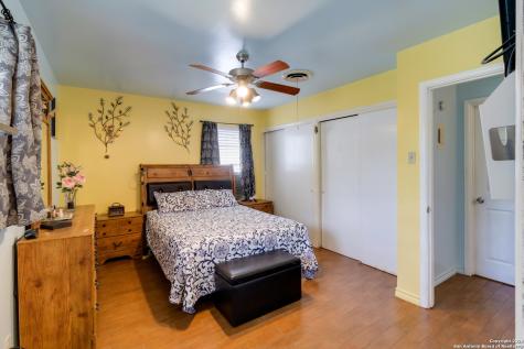 4422 Bikini Drive San Antonio TX 78218