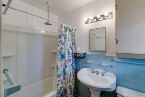 4422 Bikini Drive San Antonio TX 78218