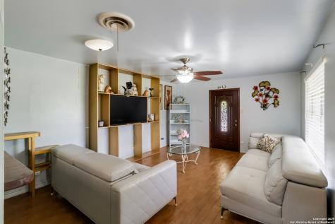 4422 Bikini Drive San Antonio TX 78218