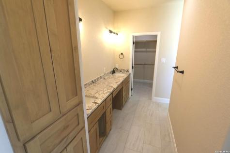 193 Oak Fields Drive Floresville TX 78114