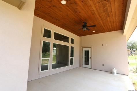 193 Oak Fields Drive Floresville TX 78114
