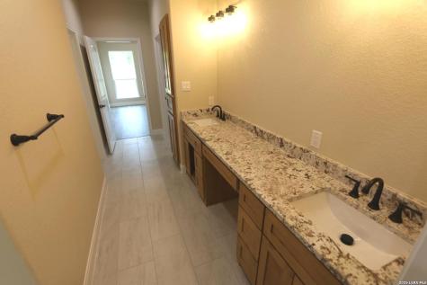 193 Oak Fields Drive Floresville TX 78114