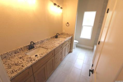 193 Oak Fields Drive Floresville TX 78114