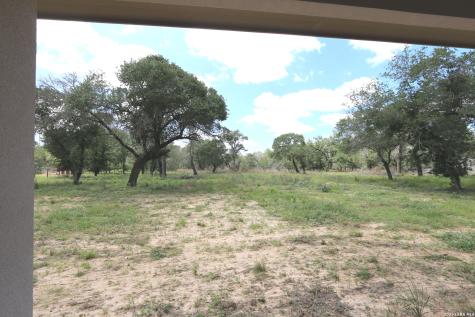 193 Oak Fields Drive Floresville TX 78114