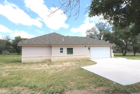 193 Oak Fields Drive Floresville TX 78114