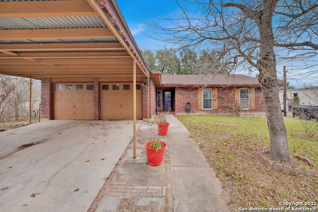 316 Sand Avenue Floresville TX 78114