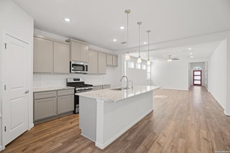 8336 Sunrise Glen Selma TX 78154