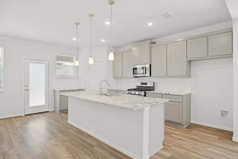 8336 Sunrise Glen Selma TX 78154