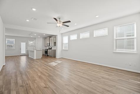 8336 Sunrise Glen Selma TX 78154