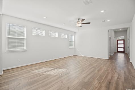 8336 Sunrise Glen Selma TX 78154