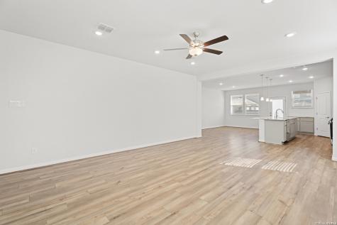 8336 Sunrise Glen Selma TX 78154