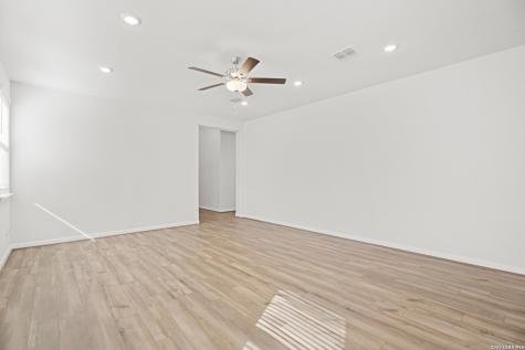 8336 Sunrise Glen Selma TX 78154