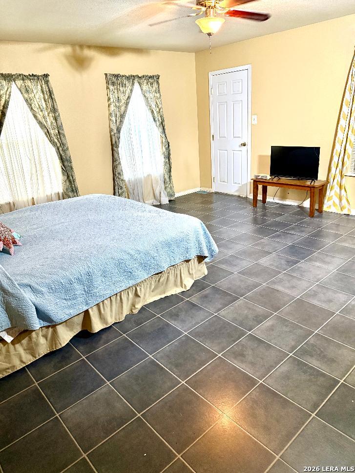 525 Parkfield Drive Pleasanton TX 78064