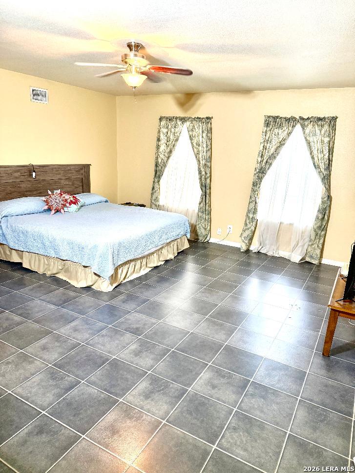 525 Parkfield Drive Pleasanton TX 78064