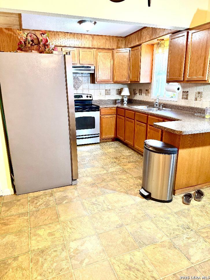 525 Parkfield Drive Pleasanton TX 78064