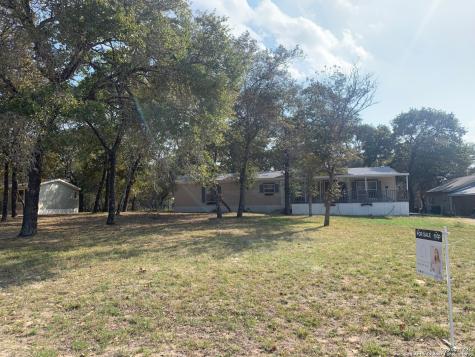 184 Mil Encinos Adkins TX 78101