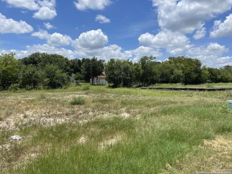 202 Allen Avenue Castroville TX 78009