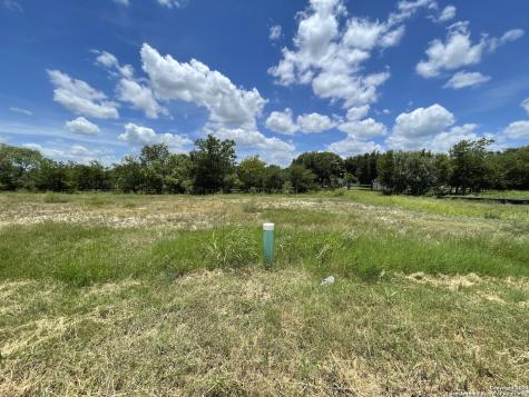 202 Allen Avenue Castroville TX 78009