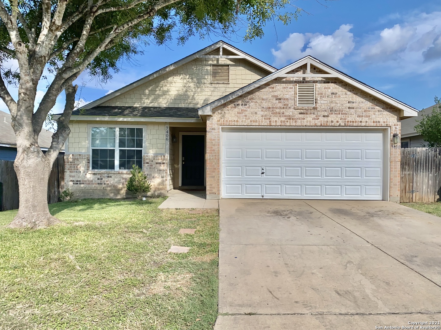 7406 Bajo Luna San Antonio TX 78223