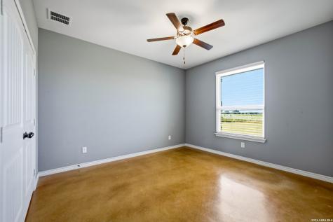 5476 County Road 427 Stockdale TX 78160